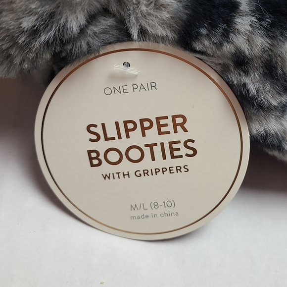 NWT Fuzzy Slippers - Picture 5 of 7